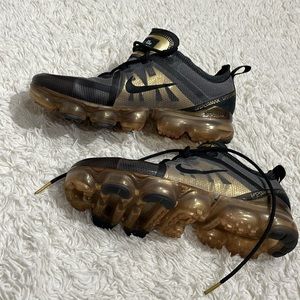Nike Air VaporMax Womens Black Metallic Gold